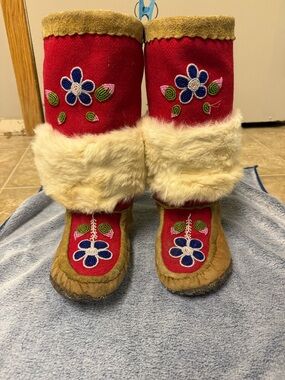 Vintage Handmade by an Elder - True moccasins